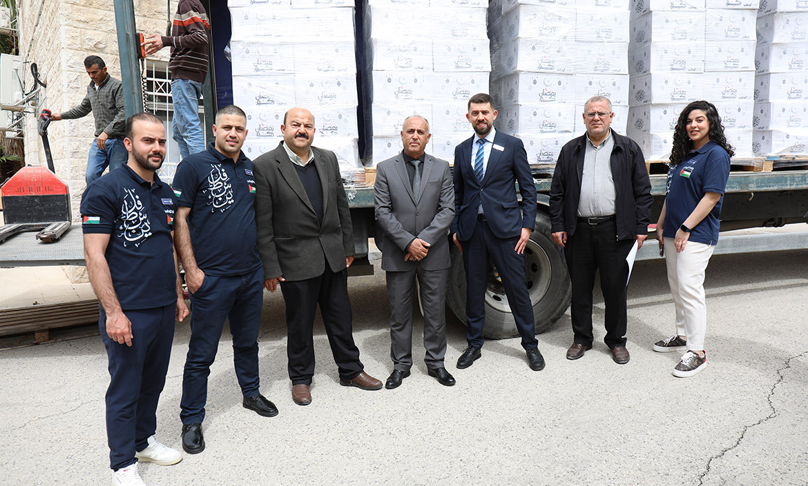 The National Bank continues its relief interventions by providing 60 tons of food supplies to disadvantaged families in the West Bank governorates